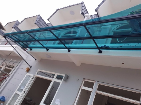 Kích thước nhỏ, dễ mang vác, dễ sử dụng của tấm nhựa lấy sáng được sử dụng cho các căn nhà cấp 4 với diện tích nhỏ